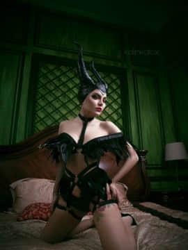 Kalinka Fox - Maleficent_04_EKpVf8wXkAE43t4