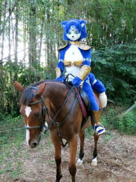 [Ayano Harumaki]  Krystal from Star Fox_0790_Ayano_Visits_Horse_Farm_and_Inari_Shrine_Cosplay.Ayano.HorseFarm.12