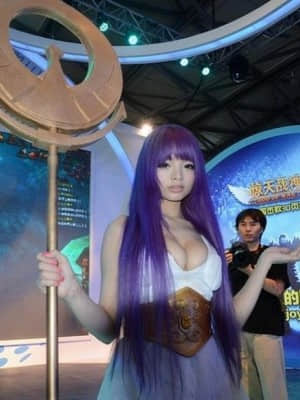 Athena sexy cosplay - Chinajoy event 2012 (Li-Ling Angel Baby)_021_217838_259232014193701_1517250868_n