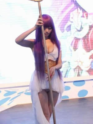 Athena sexy cosplay - Chinajoy event 2012 (Li-Ling Angel Baby)_006_553484_347373872008360_1275789510_n