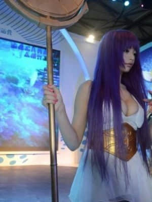 Athena sexy cosplay - Chinajoy event 2012 (Li-Ling Angel Baby)_024_564024_347353008677113_219160368_n