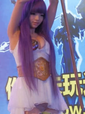 Athena sexy cosplay - Chinajoy event 2012 (Li-Ling Angel Baby)_041_cepDkxXwjjO0E1