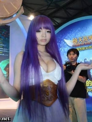 Athena sexy cosplay - Chinajoy event 2012 (Li-Ling Angel Baby)_022_484055_347353052010442_1309913667_n