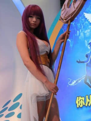 Athena sexy cosplay - Chinajoy event 2012 (Li-Ling Angel Baby)_080_424357_259232517526984_2119653174_n