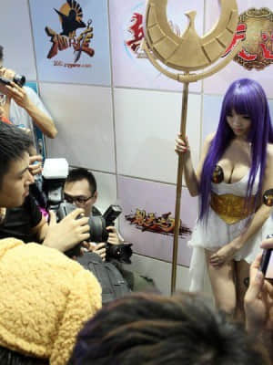 Athena sexy cosplay - Chinajoy event 2012 (Li-Ling Angel Baby)_097_402058_260182317432004_1657520008_n