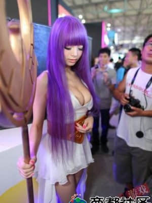 Athena sexy cosplay - Chinajoy event 2012 (Li-Ling Angel Baby)_077_428851_259233167526919_2062247044_n