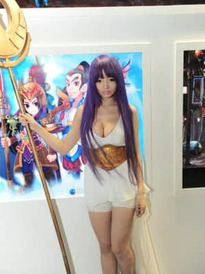 Athena sexy cosplay - Chinajoy event 2012 (Li-Ling Angel Baby)_075_215792_259231767527059_587872287_n