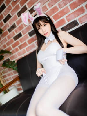 [BLUECAKE] Ahrin 이아린 - White & Black Bunny_037