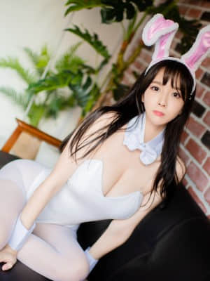 [BLUECAKE] Ahrin 이아린 - White & Black Bunny_034