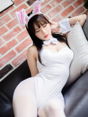 [BLUECAKE] Ahrin 이아린 - White & Black Bunny_031