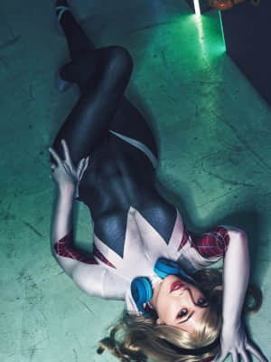 Luxlo - Spider Gwen_10_Luxlo_Spider_Gwen_10