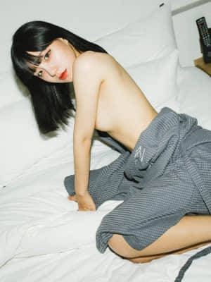 Jeong Jenny (정제니) – The First – Moon Night Snap_Jeong-Jenny-The-First-Moon-Night-Snap-002