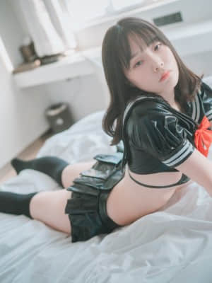 DJAWA Photo – Pia (피아): “Leather Black Schoolgirl”_DJAWA-Photo-Pia-Leather-Black-Schoolgirl-029