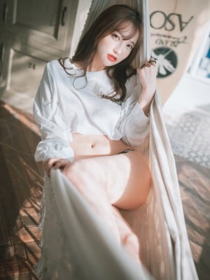 DJAWA Photo – Son Ye-Eun (손예은): “Holidays in Eden”_DJAWA-Photo-Son-Ye-Eun-Holidays-in-Eden-004