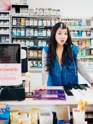 [Loozy] Son Ye-Eun - Convenience Store Part Timer_01