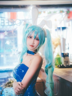 三度_69 NO.67 琴女兔女郎 LOL Sona Buvelle Bunny Girl_25_www.8kcosplay.com25