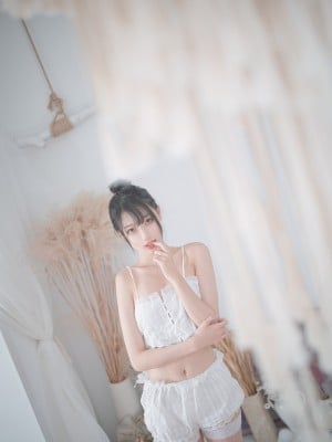 周叽是可爱兔兔 Vol.015 白色睡衣_369_375 (T.ME-COSPLAYSETS)