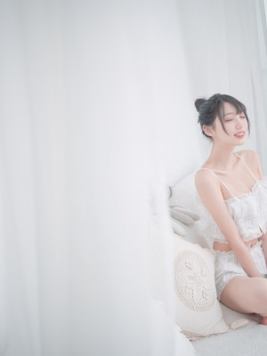 周叽是可爱兔兔 Vol.015 白色睡衣_375_384 (T.ME-COSPLAYSETS)