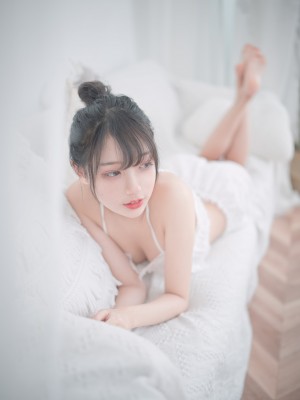 周叽是可爱兔兔 Vol.015 白色睡衣_374_383 (T.ME-COSPLAYSETS)