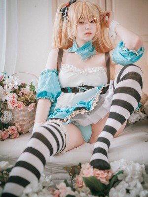 Bambi - Alice in Glasses_23