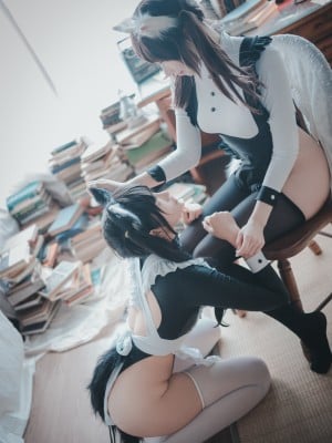 DJAWA Photo - Bambi (밤비) & Sonson (손손) - Maid Mansion W_DJAWA-Photo-Bambi-and-Sonson-Maid-Mansion-W-MrCong.com-047