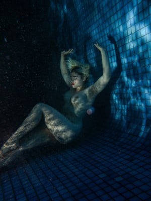 STEFANIA FERRARIO_stefania-nightswimming-16-xW8fawBG