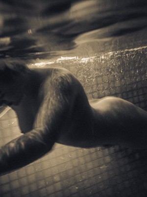 STEFANIA FERRARIO_stefania-nightswimming-49-EkGGDvSS