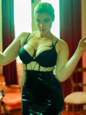 STEFANIA FERRARIO_stefania-governess-11-xMfNyFn7