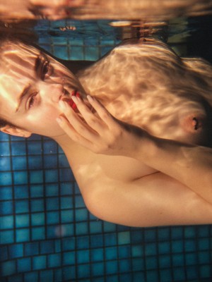 STEFANIA FERRARIO_stefania-nightswimming-28-Oe3rLQC4