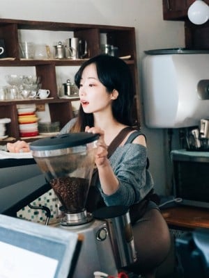 [Loozy] Bambi (밤비) - Cafe Alba_Loozy-Bambi-Cafe-Alba-MrCong.com-019