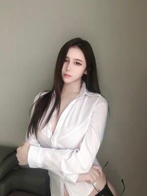 奔跑的晶螺儿微博杂图_0082w4Segy1gntxbv2f7nj31hn24lu0x