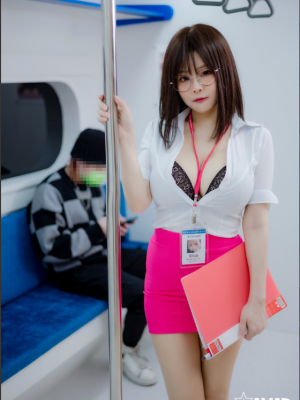 Bunny is wearing a pink dress and met on the tram_螢幕擷取畫面 2023-04-21 214758