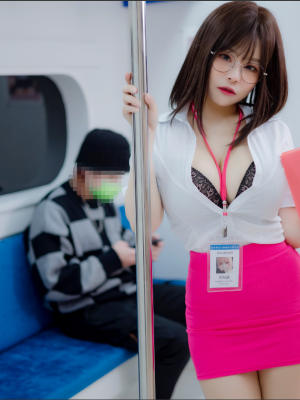 Bunny is wearing a pink dress and met on the tram_螢幕擷取畫面 2023-04-21 214809