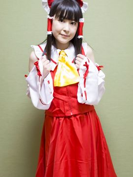 東方巫女レイヤーさんと個人撮影で生ハメ！淫乱巫女さんにたっぷり搾り取られちゃいました！_akadama08_004