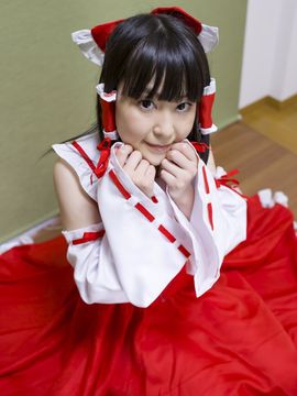 東方巫女レイヤーさんと個人撮影で生ハメ！淫乱巫女さんにたっぷり搾り取られちゃいました！_akadama08_017