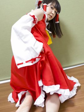 東方巫女レイヤーさんと個人撮影で生ハメ！淫乱巫女さんにたっぷり搾り取られちゃいました！_akadama08_079