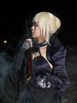 《命运长夜》Saber黑王二设C O S P L A Y_【cos】黑saber·型月十周年礼服ver (11)