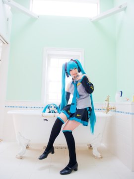 Vocaloid - Hatsune Miku cosplay by Kuuya_104