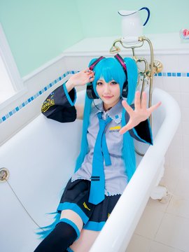 Vocaloid - Hatsune Miku cosplay by Kuuya_057