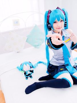 Vocaloid - Hatsune Miku cosplay by Kuuya_189