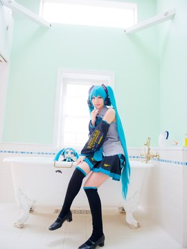 Vocaloid - Hatsune Miku cosplay by Kuuya_105