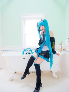 Vocaloid - Hatsune Miku cosplay by Kuuya_101