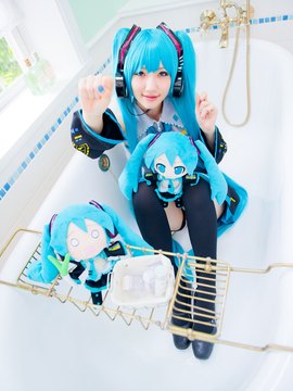 Vocaloid - Hatsune Miku cosplay by Kuuya_085