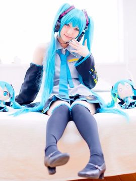 Vocaloid - Hatsune Miku cosplay by Kuuya_127