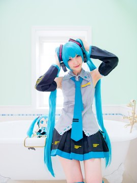 Vocaloid - Hatsune Miku cosplay by Kuuya_113