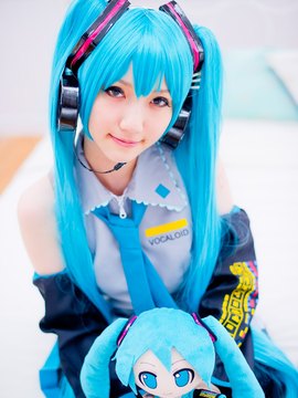 Vocaloid - Hatsune Miku cosplay by Kuuya_135