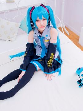 Vocaloid - Hatsune Miku cosplay by Kuuya_210