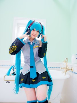 Vocaloid - Hatsune Miku cosplay by Kuuya_112