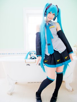 Vocaloid - Hatsune Miku cosplay by Kuuya_108