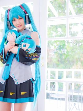 Vocaloid - Hatsune Miku cosplay by Kuuya_009